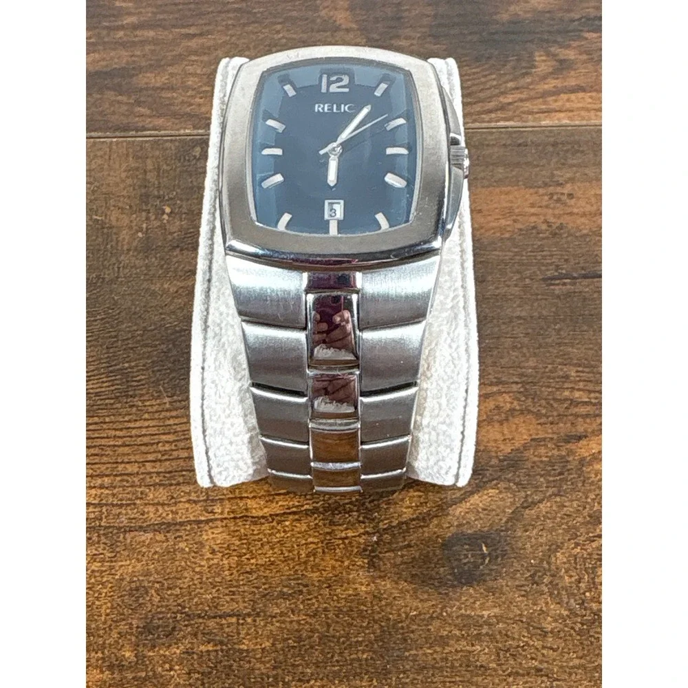 Relic Mens Blue‎ Dial Stainless Steel Date Watch ZR77060 30M Water Resistant